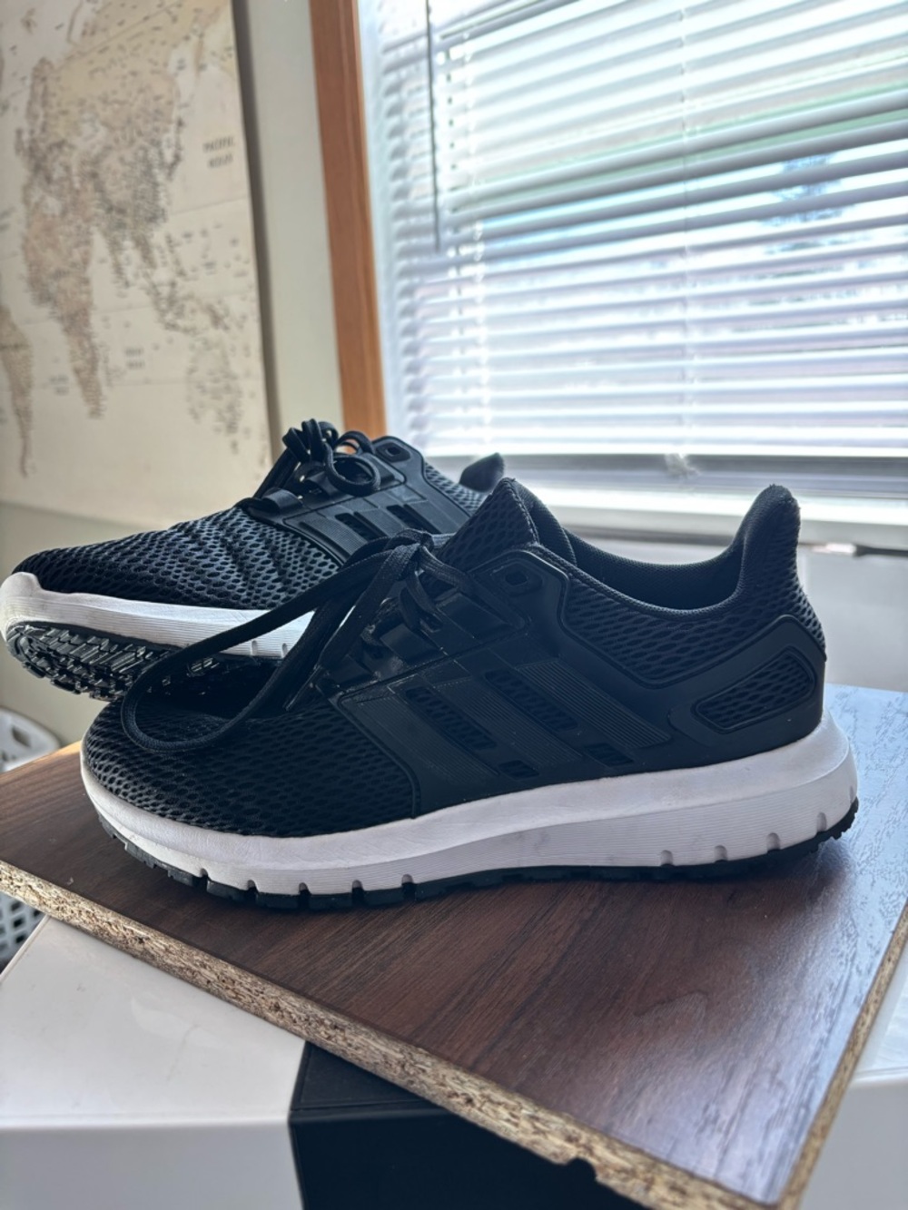 adidas Woman’s Black Mesh Running Sneakers with White Midsole Size 8